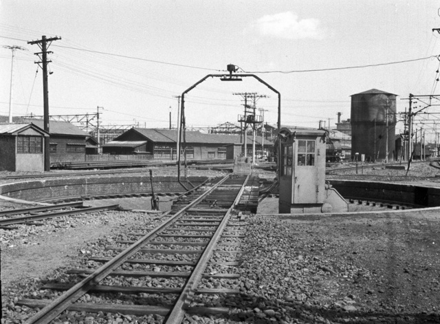 50-3 田端機関区 転車台.jpg